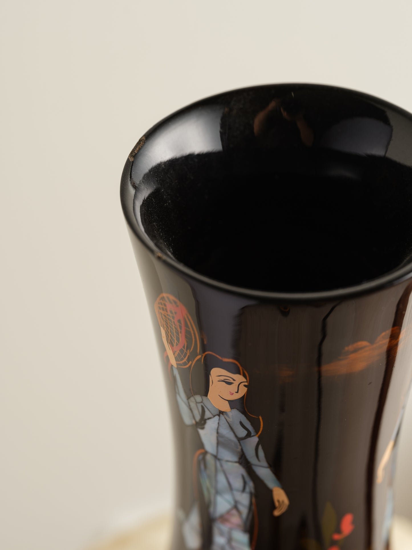 lacquer vase, black vase, hand-painted vase, oriental decor, vintage lacquerware, collectible art, traditional motif, decorative vessel