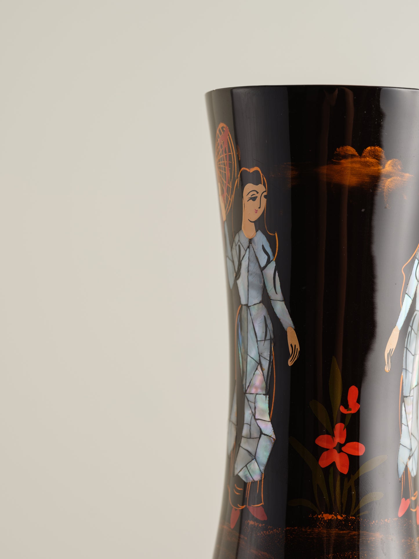 lacquer vase, black vase, hand-painted vase, oriental decor, vintage lacquerware, collectible art, traditional motif, decorative vessel